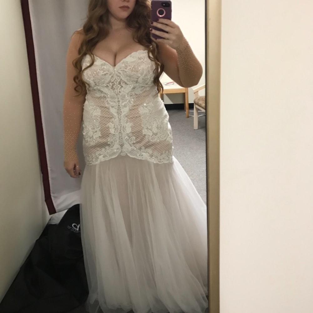 Watters Wedding Dress - Picture 2 of 3